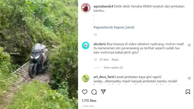 Pemotor naik Yamaha XMAX terperosok usai melintas di jembatan bambu (Instagram)