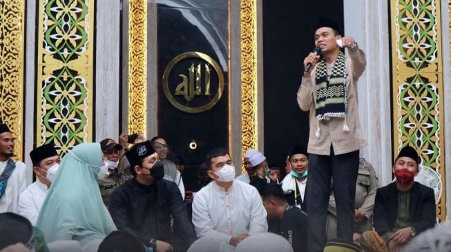 Tausiah di Masjid Agung Al Falah Mempawah, UAS Ingatkan Peran Pejabat, Anak Muda, Hingga Doa Supaya Pandemi Segera Sirna