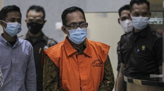 Berkas Belum Rampung, KPK Perpanjang Masa Penahanan Hakim Itong Dkk Selama 30 Hari ke Depan