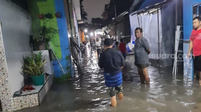 Diguyur Hujan Berjam-jam, Sejumlah Wilayah Kota Solo Dikepung Banjir