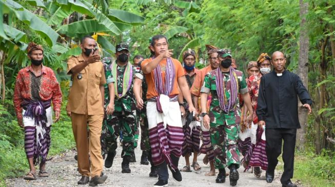 Riwayat Karier Maruli Simanjuntak, Pangkostrad yang Besar di Satuan Tempur