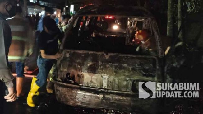 Sebuah Angkot di Sukabumi Hangus Terbakar, Saksi Dengar Dua Kali Suara Ledakan