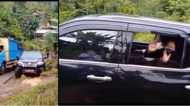 Mobil Toyota Fortuner yang ditunggangi Mensos Risma terjebak di tanjakan (Instagram)