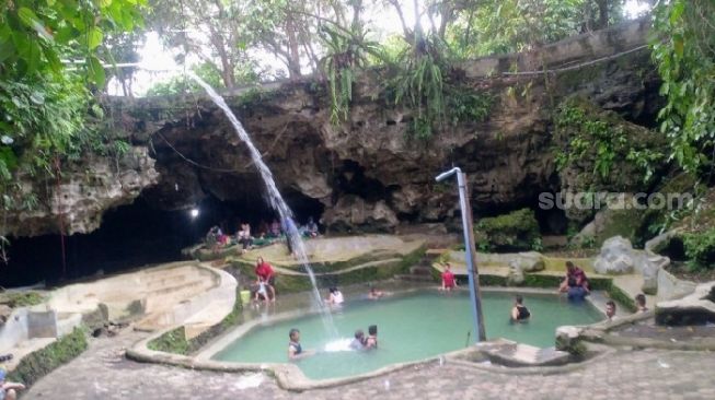 Wisata Cave and Hot Springs Goa Ergendang Deli Serdang, Sensasi Berendam Air Panas dalam Goa