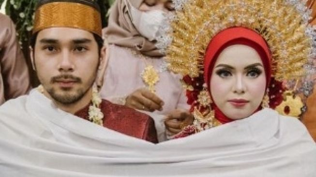 Selain Achmad Megantara Artis Ini Juga Nikah Dengan Adat Bugis