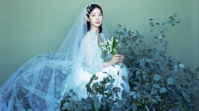 3 Fakta Lily of The Valley, Buket Bunga Pre-Wedding Park Shin Hye