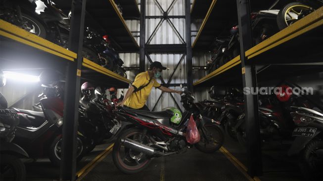 Tempat Parkir Sepeda Motor Vertikal di Jakarta