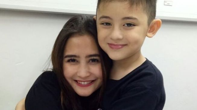 Aktor Cilik Matthew White Wafat, Prilly Latuconsina & Risa Saraswati Berduka