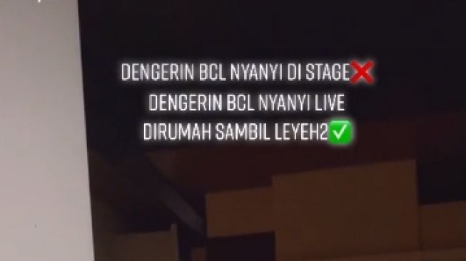 Tetangga Kompleks Buat Hajatan, Perempuan ini Dengarkan BCL Nyanyi Live Gratis dari Rumah