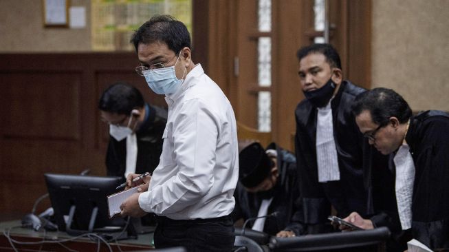 Terdakwa Azis Syamsuddin menjalani sidang tuntutan kasus suap kepada mantan penyidik KPK AKP Stepanus Robin Pattuju di Pengadilan Tipikor, Jakarta, Senin (24/1/2022).  ANTARA FOTO/Sigid Kurniawan