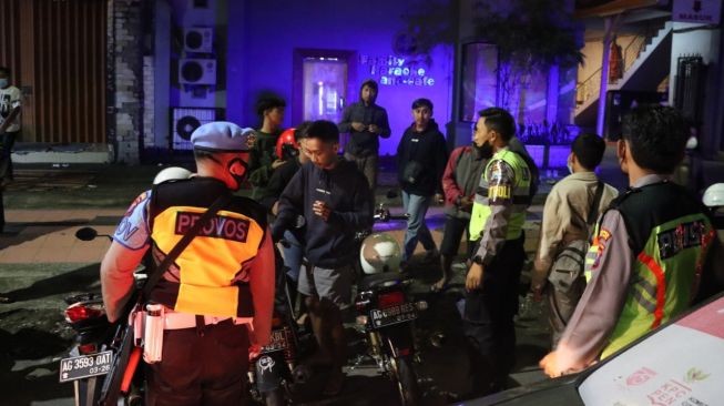 Gerebek Balap Liar di Blitar, Ratusan Biker Kocar-kacir Dikejar Polisi