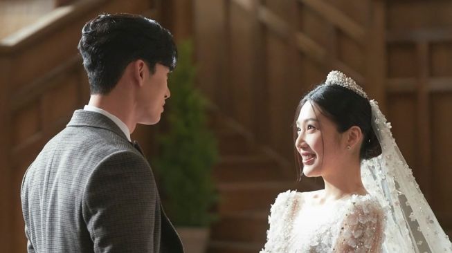 Joy Red Velvet pakai gaun pengantin di The One and Only (Instagram/@jtbcdrama)