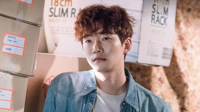 Lagi Ulang Tahun, Intip 6 Potret Transformasi Junho 2PM