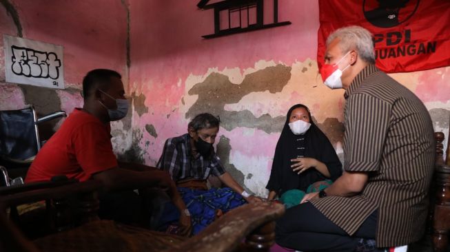 Mampir di Kabupaten Brebes, Ganjar Kunjungi Rumah Sesepuh PDI Perjuangan, Tak Kapok Berikan Bantuan Langsung?