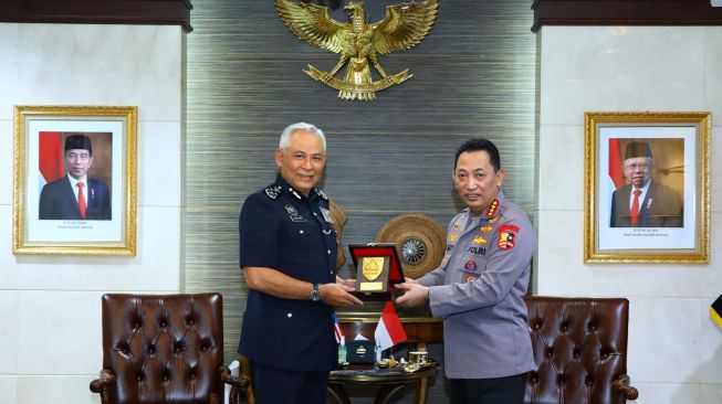Bertemu Kepala Kepolisian Malaysia, Kapolri Bahas PMI Ilegal hingga Penanganan Covid-19