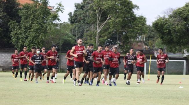 Para pemain Bali United berlatih menjelang laga kontra Borneo FC. (HO/Baliutd.com)