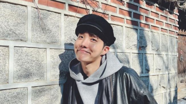 ARMY Memukan Detail dalam Foto J-Hope, Itu Menunjukkan Selera Mahalnya