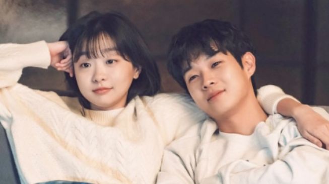 Sinopsis Drama Korea 'Our Beloved Summer' Episode 15: Nenek Yeon Su Masuk Rumah Sakit?