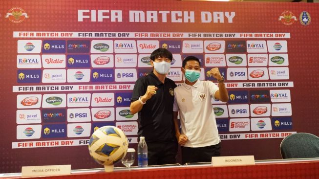 Pelatih Timnas Indonesia Shin Tae-yong bersama kapten tim Evan Dimas saat konferensi pers jelang menghadapi Timor Leste (dok. PSSI).