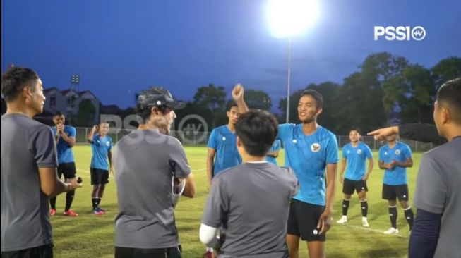 "Salam Satu Jiwa", Shin Tae-yong Ngakak Lihat Tingkah Achmad Figo Kali Pertama di Timnas