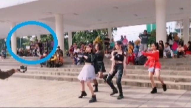 Emak-Emak Zumba Tak Mau Kalah Lihat Geng Cewek Bikin Video Dance, Aksinya Bikin Ngakak