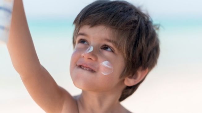 Alasan Penting Sunscreen untuk Bayi dan Anak, Ini 3 Manfaat yang Bisa Didapatkan