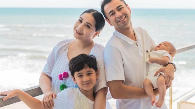 Potret keluarga Raffi Ahmad liburan di Bali (Instagram/@raffinagita1717)