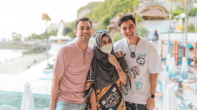 Potret keluarga Raffi Ahmad liburan di Bali (Instagram/@raffinagita1717)