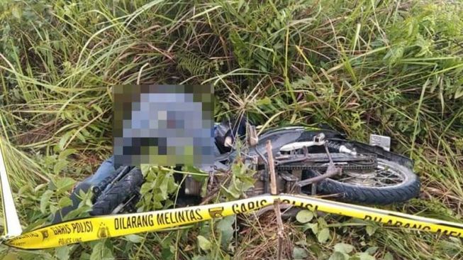 Pikap Seruduk Pemotor hingga Tewas Terpental ke Sungai di Pasuruan