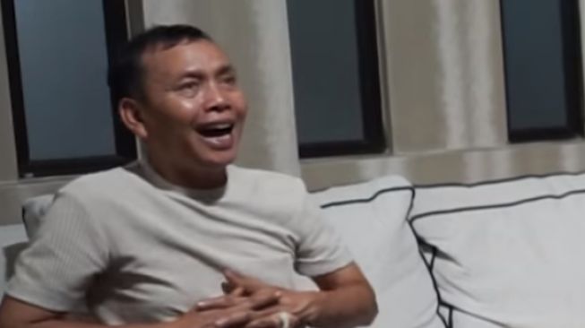 Ayah Ojak kedatangan Ivan Gunawan (YouTube.com)