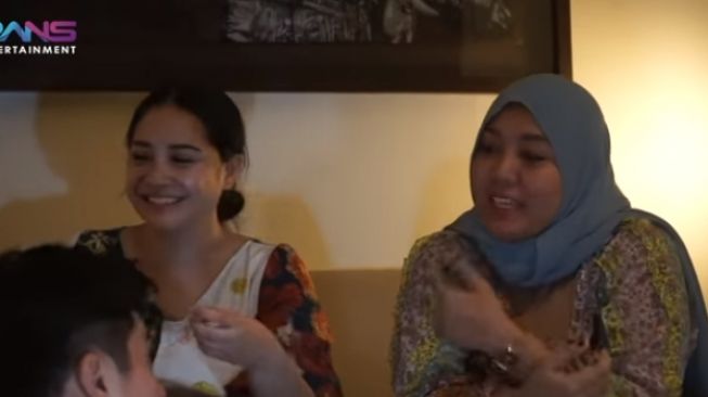 Nagita Slavina saat ditanya soal hartanya oleh Baim Wong (YouTube.com)