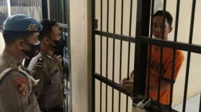 Terancam 5 Tahun Penjara, Randy Bagus Pecatan Polisi Terdakwa Kasus Aborsi Jalani Sidang Perdana di PN Mojokerto