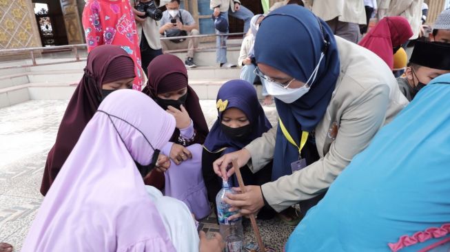 Bantu Persoalan Krisis Air Bersih di Sungsang Banyuasin, Tim KKN UGM Bangun Prototipe Sistem Filtrasi Air