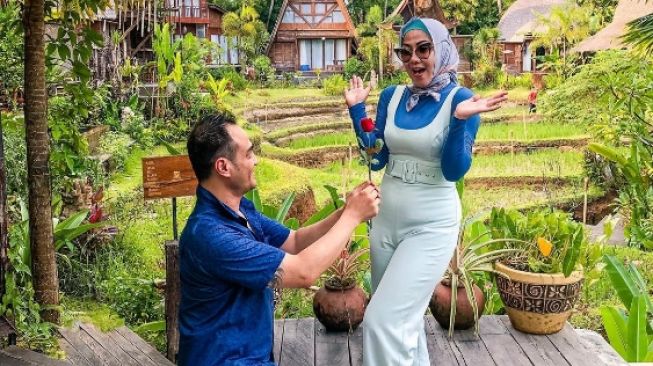 7 Potret Venna Melinda dan Ferry Irawan di Bali, Foto Prewedding hingga Baju Ketat Disorot