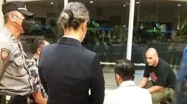 Warga Yordania Aniaya Petugas Bandara Ngurah Rai dan Polisi