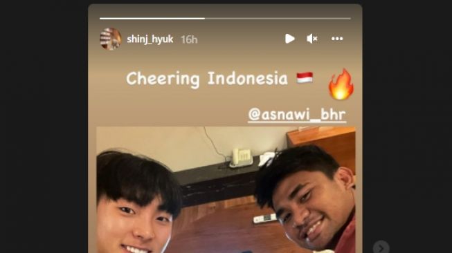 Asnawi dan Shin Jae-hyuk nonbar timnas Indonesia. (Instagram/shinj_hyuk)