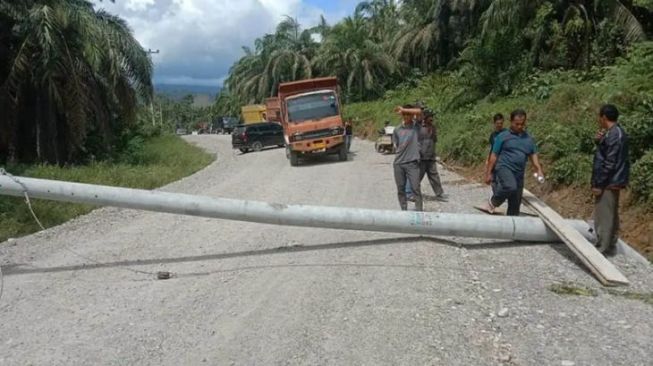 Warga Dua Kecamatan di Pedalaman Aceh Timur Keluhkan Sering Alami Pemadaman Listrik