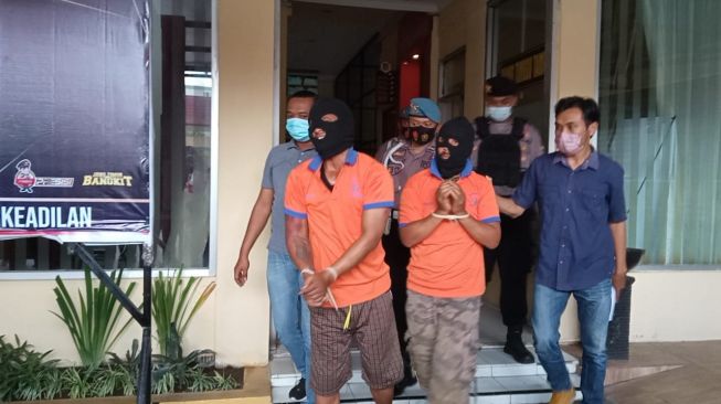 Polisi Tangkap Komplotan Sindikat Pencuri Sapi Antar Kota, Tujuh Ekor Sapi Diamankan di Jember