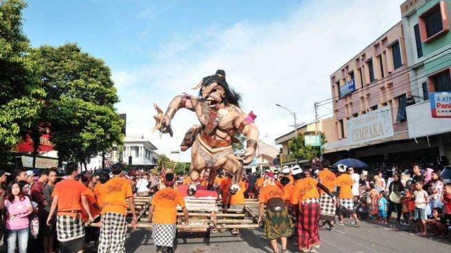 Sejak pandemi Covid -19 pawai Ogoh – ogoh, sebuah ritual umat Hindu di Lombok, NTB ditiadakan. [Foto : Istimewa]