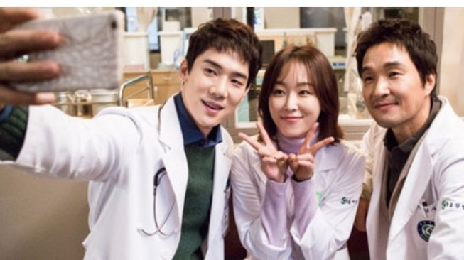 Drama Korea Dr Romantic tayang di NET TV tiap hari pukul 18.00 WIB.