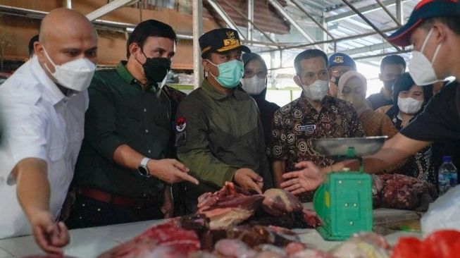 Minyak Goreng Rp 14 Ribu Langka, Plt Gubernur Sulsel Kumpulkan Distributor