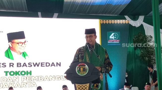 Gubernur DKI Jakarta Anies Baswedan saat berpidato di acara doa dan istigasah di kantor DPP PPP. (Suara.com/Fakhri)