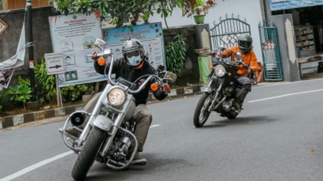 Ferry Maryadi bersama moge kesayangannya (Instagram)