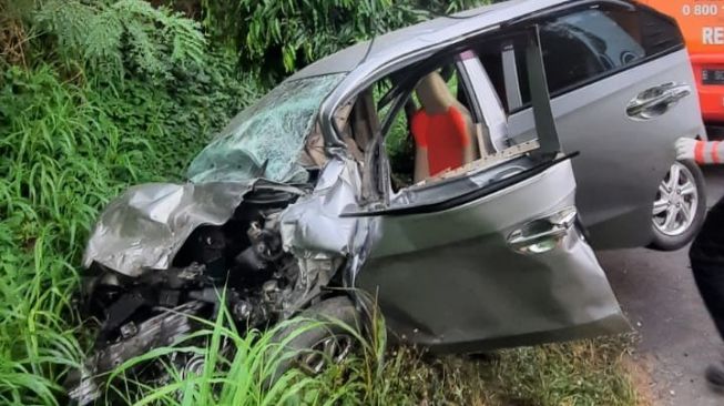 Akibat Ngantuk, 2 Mobil Terlibat Kecelakaan Di Tol Tangerang – Merak