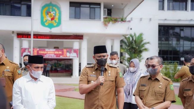 Pedagang Unjuk Rasa di Kantor Wali Kota Medan, Bobby Nasution dan Edy Rahmayadi Keluar Menemui