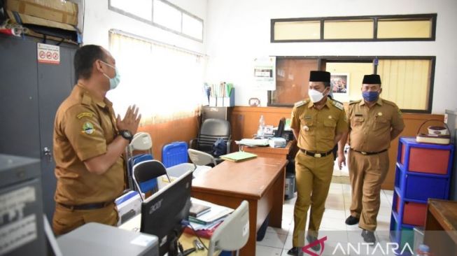 Sidak Kantor Disdik, Bupati Bandung Temukan 60 Persen ASN Bolos Kerja Jelang Imlek