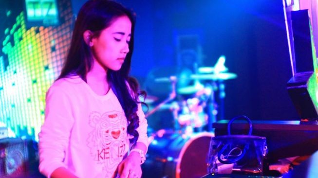 DJ Indah Cleo [Instagram]