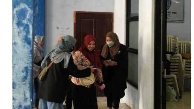 Sosialisasi Mengenai Protokol Kesehatan Oleh PMM Bhaktimu Negeri UMM Bersama Warga Dusun Tlasih