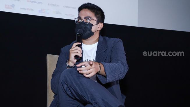 Sutradara Umay Shahab saat jumpa pers film 'Kukira Kau Rumah' di Senayan, Jakarta Pusat, Senin (31/1/2022). [Suara.com/Alfian Winanto]