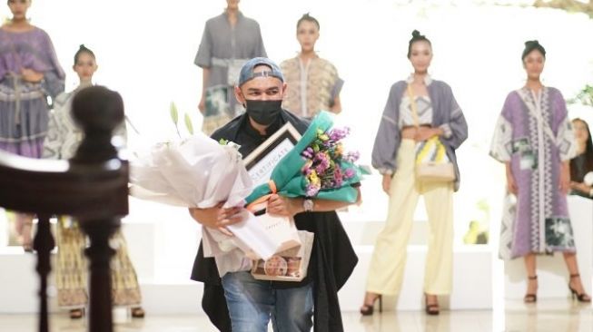 Bawa Corak Insan Khas Pontianak, Okazul Berhasil Pukau Penonton di Bali Fashion Parade 2022